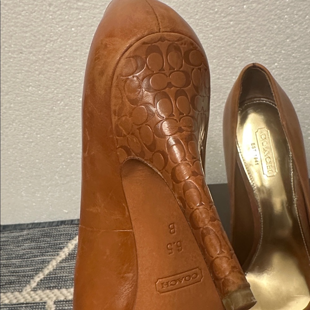 Coach Women's Brown Leather Heels - Picture 3 of 6